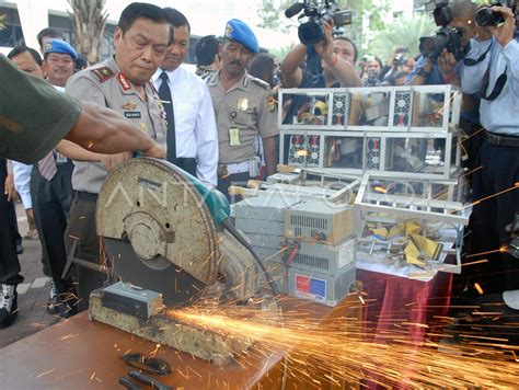 PEMUSNAHAN BARANG BUKTI ANTARA Foto