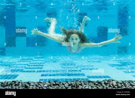 Girl Swimming Underwater In Swimming Pool Photo Stock Alamy