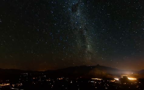 Stunning Time Lapse Video Shows Milky Way Lit Up From Earth S Southern