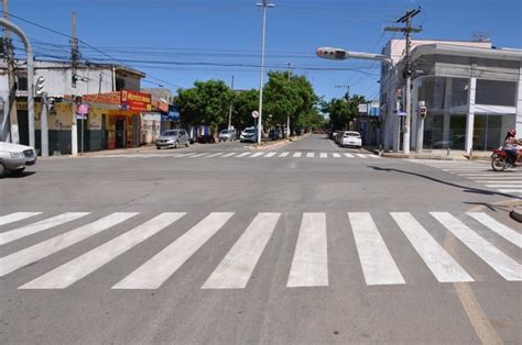 Segurança e Trânsito Prefeitura de Barreiras renova pintura das faixas