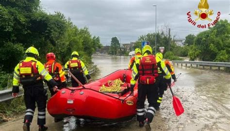 Maltempo Emilia Romagna E Marche L Impegno Dei Vigili Del Fuoco