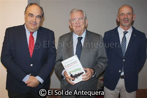 Fernando Jáuregui rinde homenaje en Antequera a la abogacía y su lucha