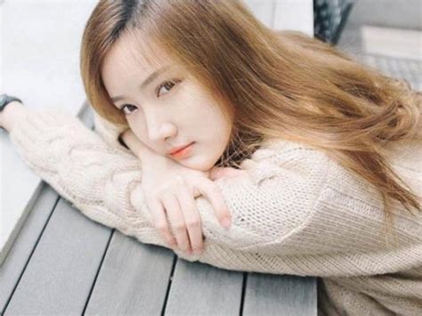 Hot girl có nhan sắc vạn người mê khiến dân mạng truy tìm