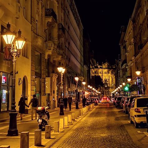🌃🖤 Budapest Streetlights Shadows