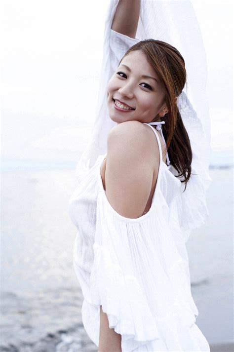 Asian Babes Ai Aoki Hot Pics In The Shore