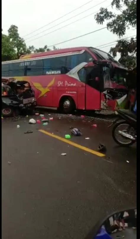 Bersenggolan Korban Pengendara Sepedah Motor Tewas Tertabrak Mobil