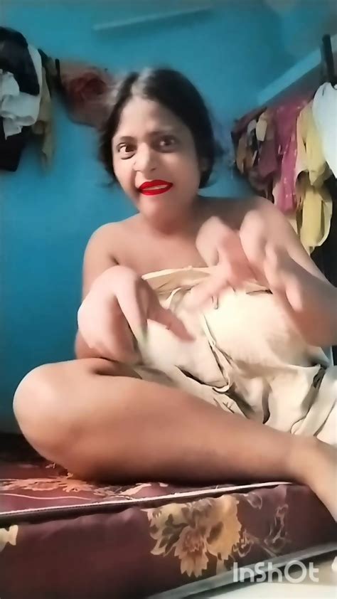Hot IG Married Milf Supriyasin Flashing