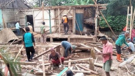 Puluhan Rumah Di Nyalindung Sukabumi Rusak Parah Akibat Bencana Tanah