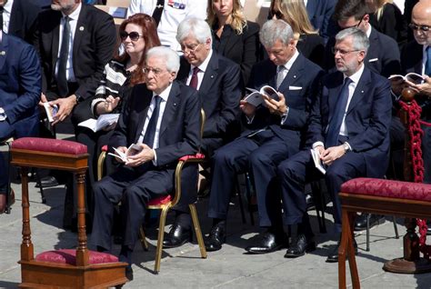 Papa Francesco Proclama Nuovi Santi Anche Mattarella In Piazza San