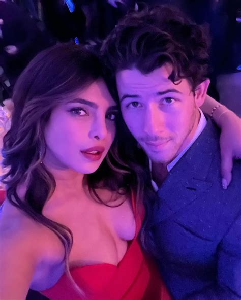 Priyanka Chopra Romances With Nick Jonas During Snowy Holiday Check