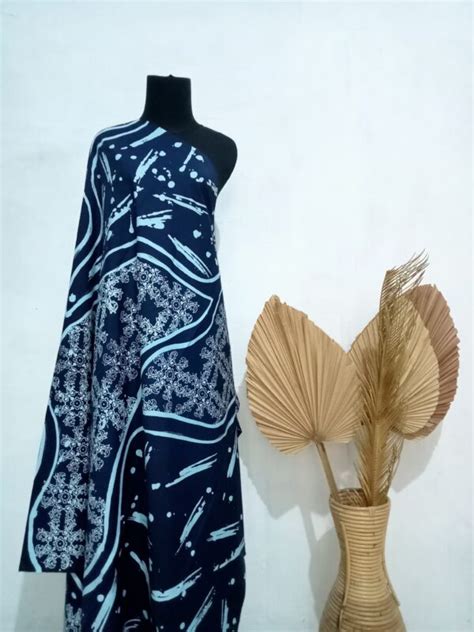 Kain Batik Ciprat Khas Kabupaten Blitar Motif Cakrapalah Edisi Biru