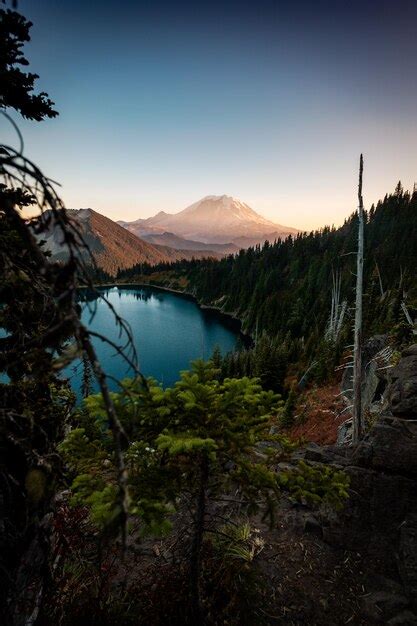 Premium Photo Scenic Summit Lake Overlooking Mount Rainier