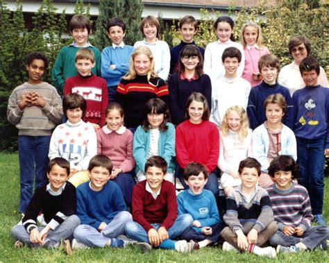 Photo De Classe Cm De Ecole Les Grands Jardins Le Chatelet En