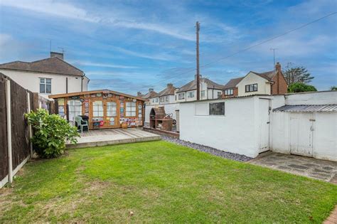 St Lukes Road Southend On Sea Essex Ss2 3 Bed Semi Detached House For Sale £400 000