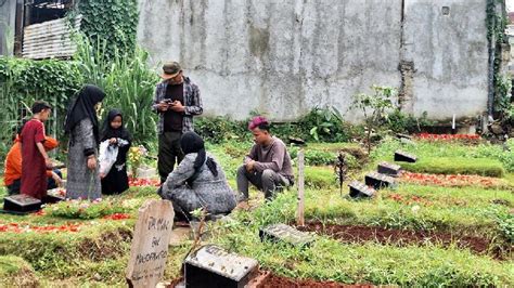 Warga Lakukan Ziarah Makam Menjelang Ramadan Foto Tempo Co