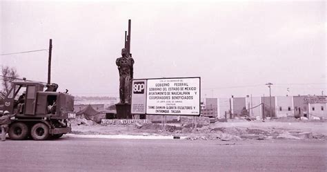 Oda De Hierro Estatua Que Simboliza El Esp Ritu Industrial De