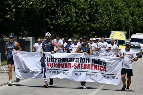 Foto Ultramaratonci Iz Vukovara Stigli U Poto Are Do Ekale Ih Majke