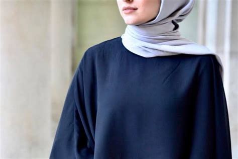 4 Kombinasi Baju Navy Dan Kerudung Yang Cocok Dan Serasi Untuk Kamu Coba