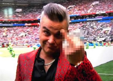 La Cadena Fox Pide Perd N Por El Gesto Obsceno De Robbie Williams Voz