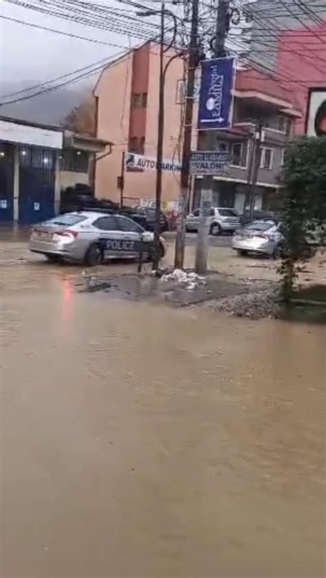 Pamje nga vërshimet në Pejë dhe Istog Lumbardhi gati të dal nga