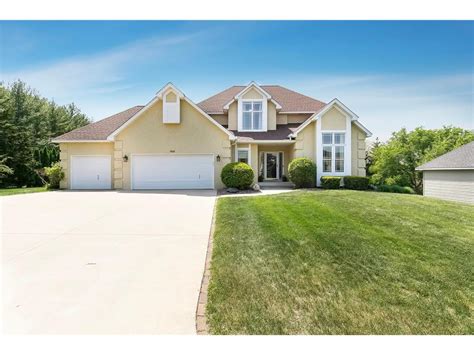 9888 Windsor Terrace Eden Prairie Mn 55347 Mls 6345562 Edina Realty