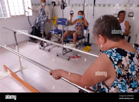 Vietnamese traditional medicine clinic. Kinesitherapy exercises. Cu Chi. Vietnam Stock Photo - Alamy