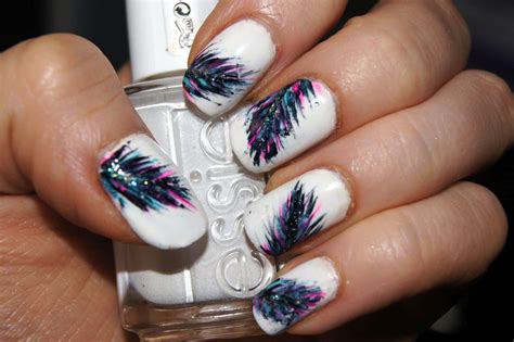 20 Stylish Feather Nail Art Tutorials | Nail Design Ideaz