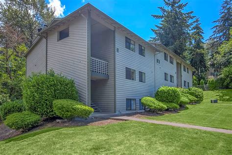 Southwood Apartments 121 S 174th St Seattle Wa For Rent Rent