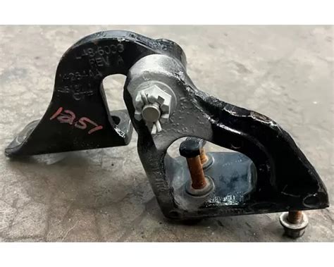 PETERBILT 389 Hood Hinge OEM# L48-6029R in SPOKANE, WA #5304