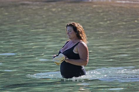 Shirtless Pierce Brosnan And Wife Keely Can T Get Enough Of Each Other In Hawaii