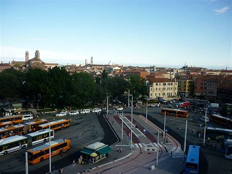 Parking in Venice and how to get around