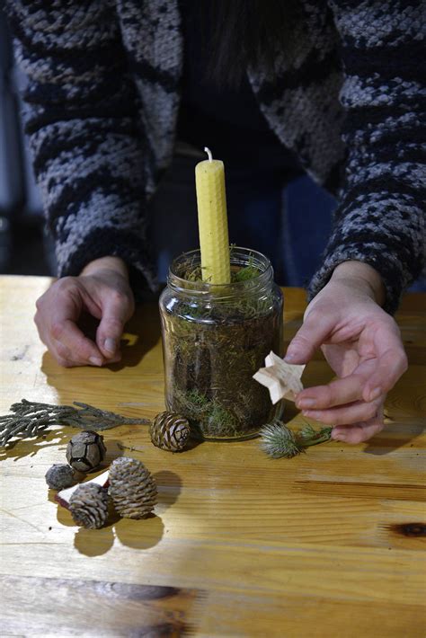 Schritt für Schritt zum nachhaltigen Adventsgesteck