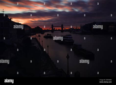 Tower Bridge at sunrise in London Stock Photo - Alamy