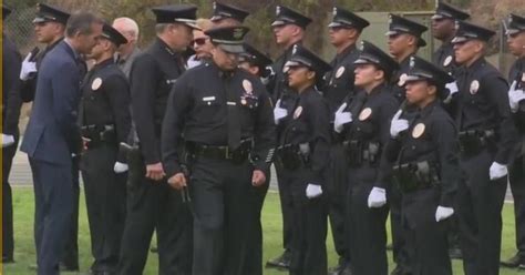 LAPD chief and mayor hope to recruit and hire more officers - CBS Los ...