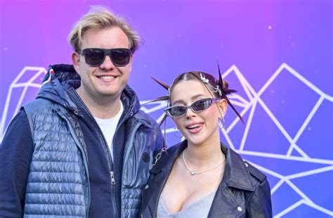 Roksana Węgiel na urlopie z narzeczonym i jego synem Zaprezentowała opalone ciało w bikini