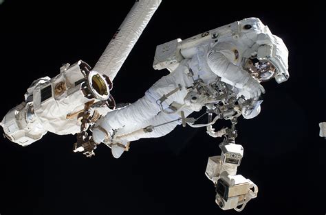 Contingency Spacewalk Planned Next Week But Dragon Must Arrive At