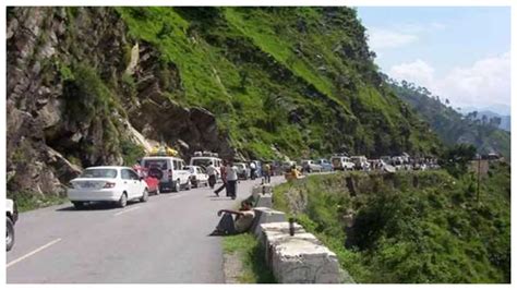 Jammu Srinagar Highway यातायात के लिए खुला फिर से शुरू हुई कश्मीर घाटी की लाइफलाइन Jammu