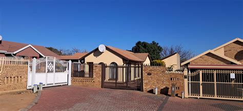 3 Bedroom House To Rent In Morula View P24 114738239