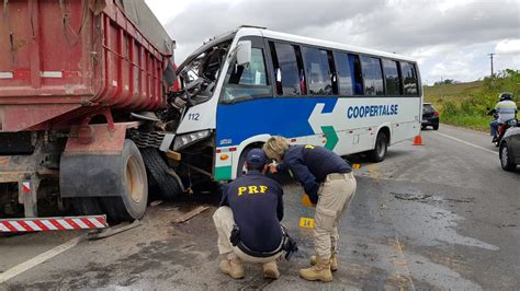 Acidente Entre Caçamba E ônibus Deixa Um Morto E 14 Feridos Na Br 101