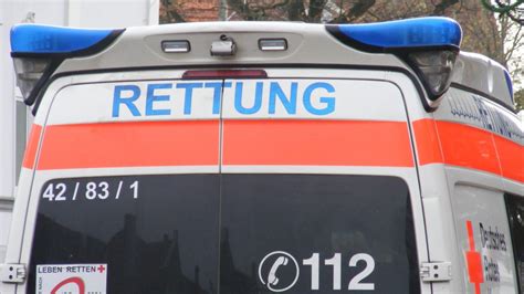 Unfall Mit Rettungswagen Auf Kreuzung Rheiderland Zeitung