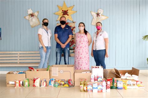 Sempre Vida Entrega Mais De Quilos De Alimentos Para Apae De