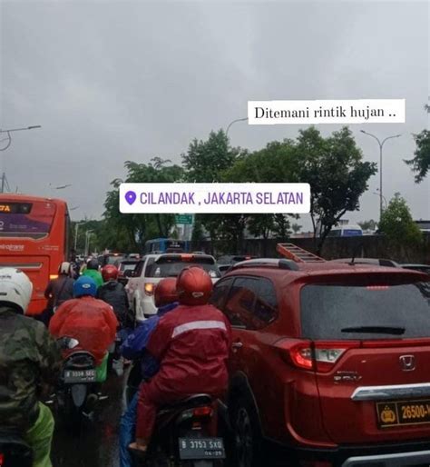 Hujan Guyur Jakarta Lalin Di Sejumlah Jalan Macet Okezone Megapolitan