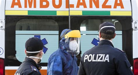 Uomo Di Anni Suicida A Milano Si Buttato Dal Settimo Piano In