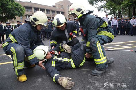 過年無法回家的人》請婚假還被叫回分隊做「行政工作」 消防員永遠休不到的假 風傳媒