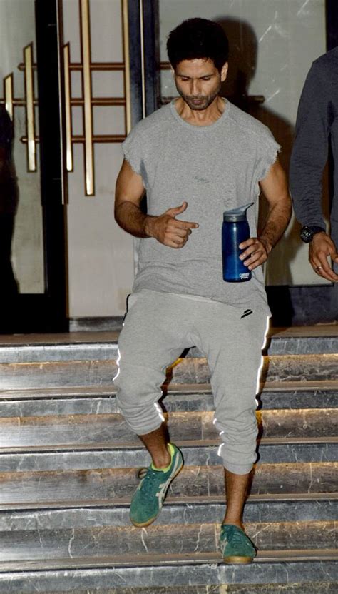 Photo Gallery: Shahid Kapoor snapped post workout at Juhu gym | News ...