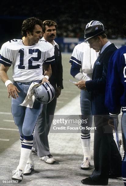 Roger Staubach Photos And Premium High Res Pictures Getty Images