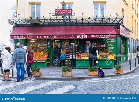 L Au Marche De La Butte Dans La Région De Montmartre Paris France De Boutique De Fruits Et