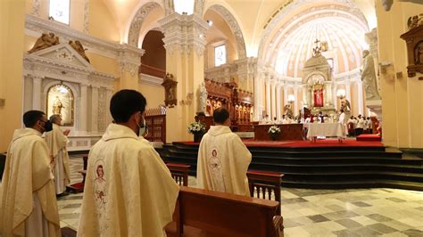 Martes Santo Sacerdotes Renuevan Promesas En Misa Crismal Y Se Tiene