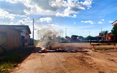 Moradores Fecham Ruas E Ateiam Fogo Em Pneus Prefeitura Nos Abandonou