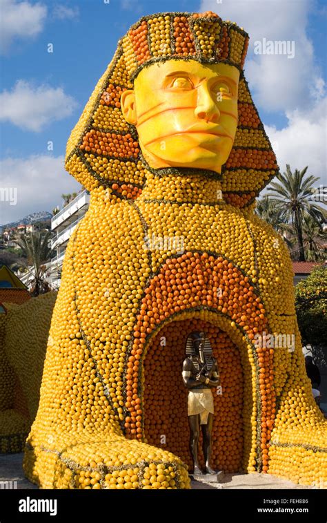 Escultura Gigantesca En Menton Festival Del Limón Fotografía De Stock